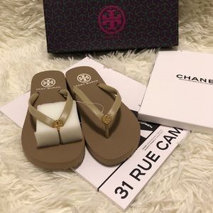 Tory Burch Flip Flop (free Dior Book)